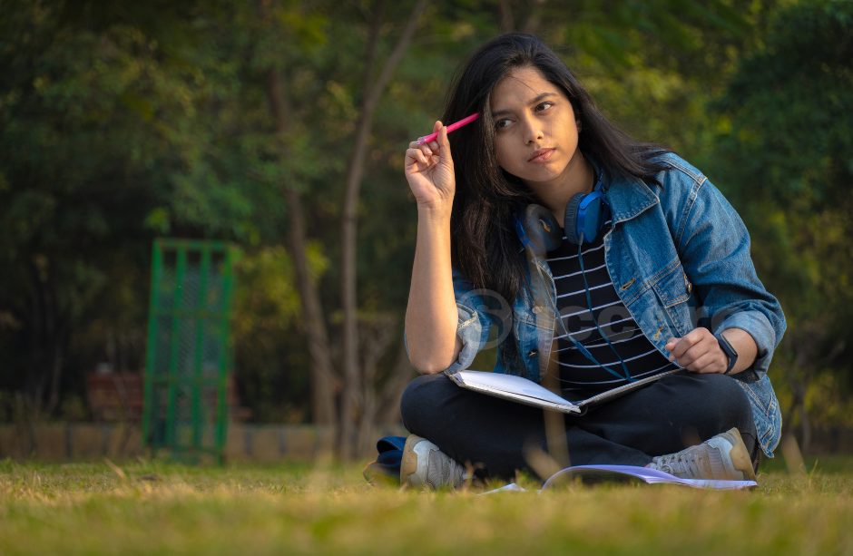 কেন PTE অনেকের কাছে IELTS-এর চেয়ে সহজ মনে হয়?